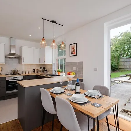 Apartmán New Lovely-4bed-2bath-parking-by Fabaccommodation Bristol