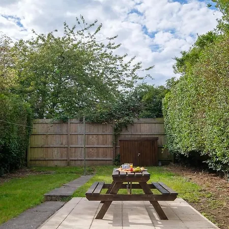 New Lovely-4bed-2bath-parking-by Fabaccommodation Bristol