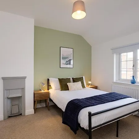 New Lovely-4bed-2bath-parking-by Fabaccommodation Apartmán Bristol
